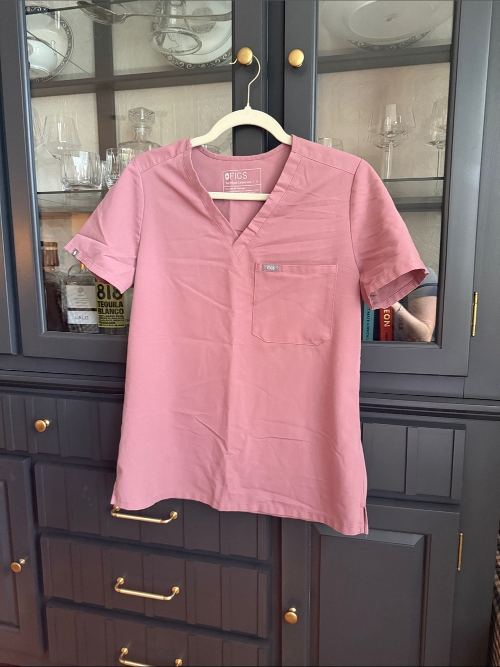 FIGS women’s Short-Sleeve V-Neck Top in Mauve Catarina